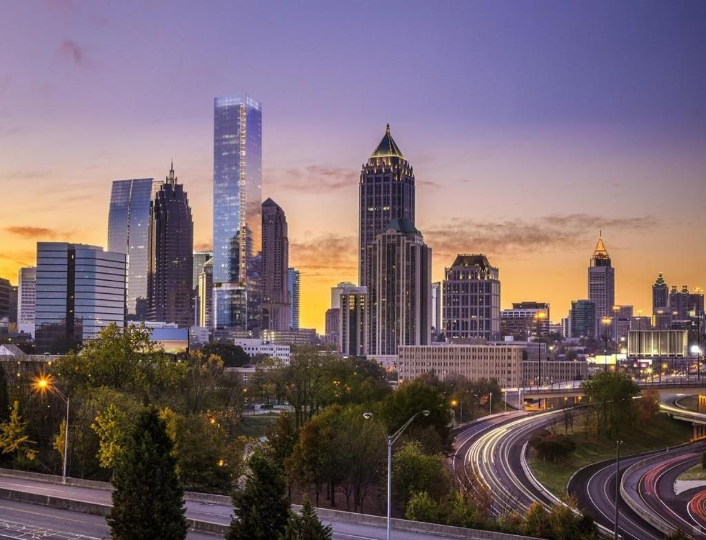 Iridescence Center Midtown Piedmont Park King Bed Loft * Atlanta