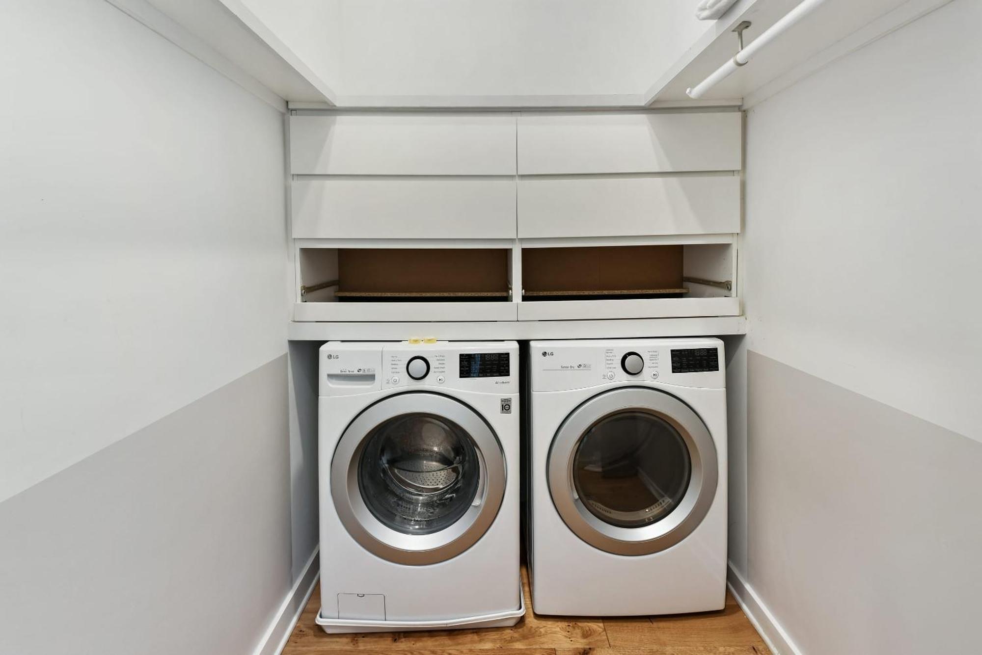 Iridescence Center Midtown Piedmont Park King Bed Loft *
