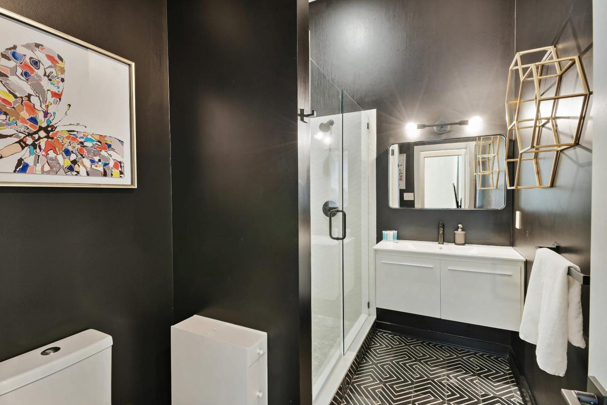 Iridescence Center Midtown Piedmont Park King Bed Loft *