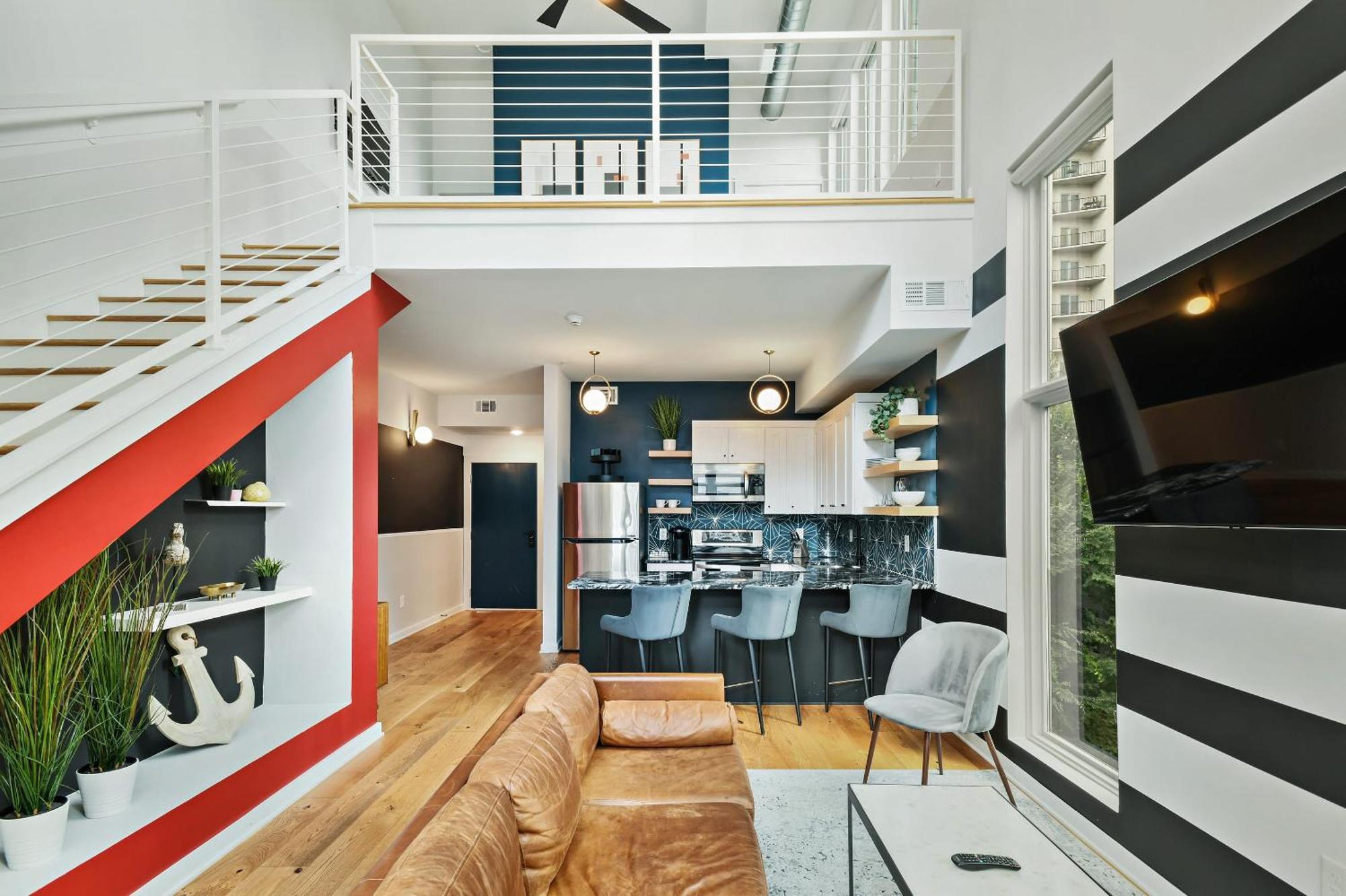 Iridescence Center Midtown Piedmont Park King Bed Loft Apartment