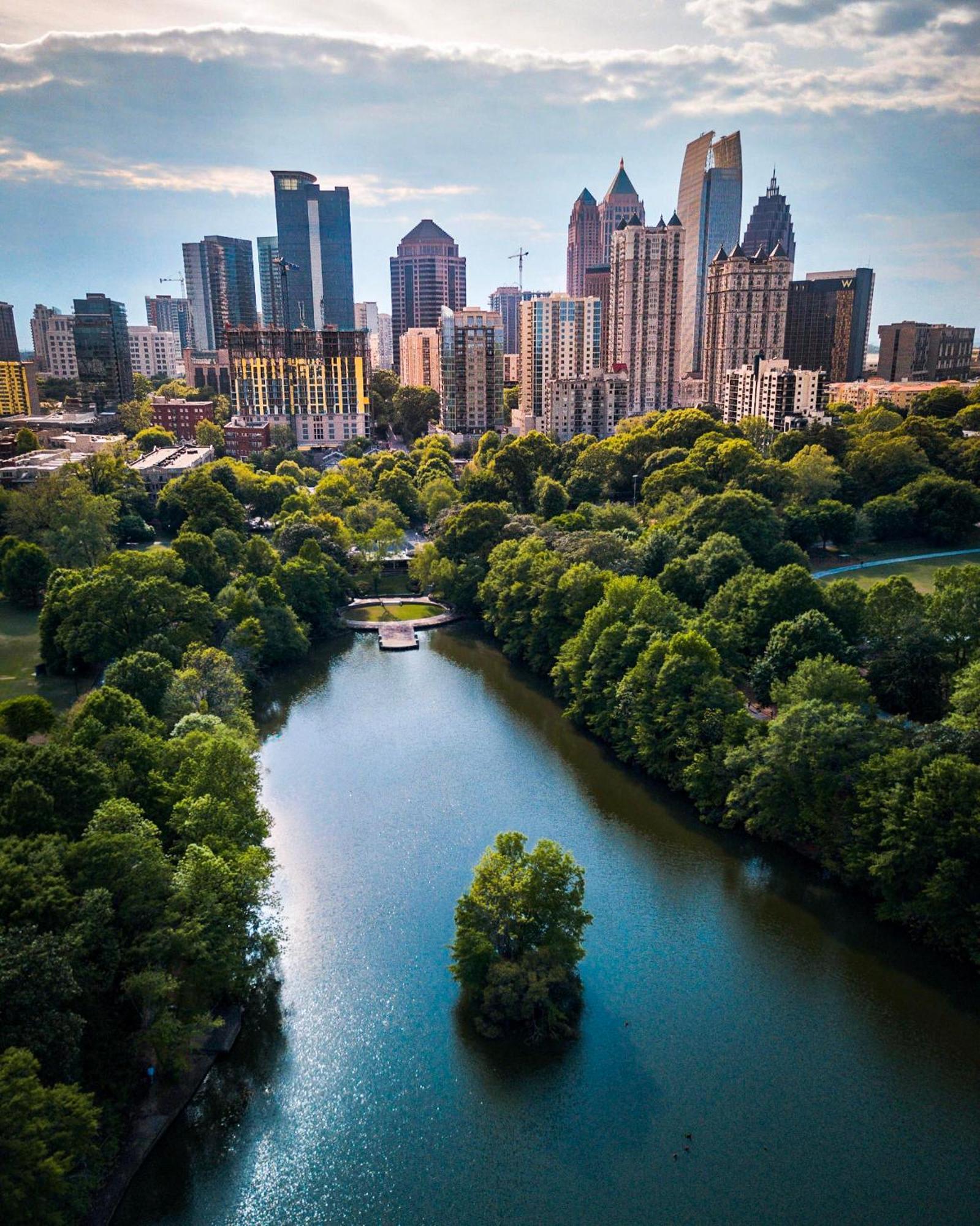 Iridescence Center Midtown Piedmont Park King Bed Loft Apartment *